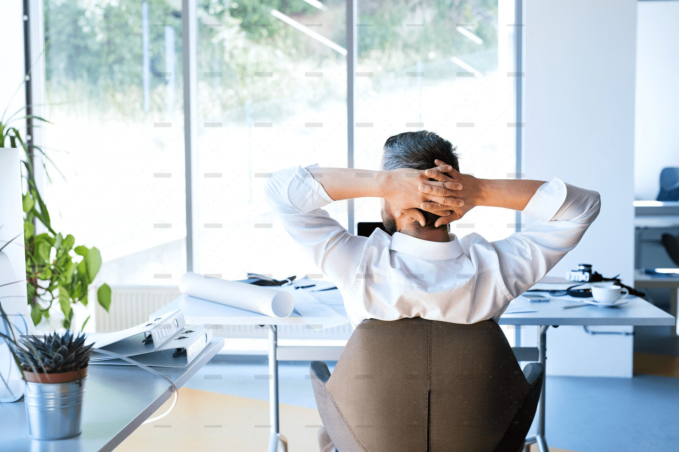 demo-attachment-477-Businessman-at-the-desk-in-his-office-resting.